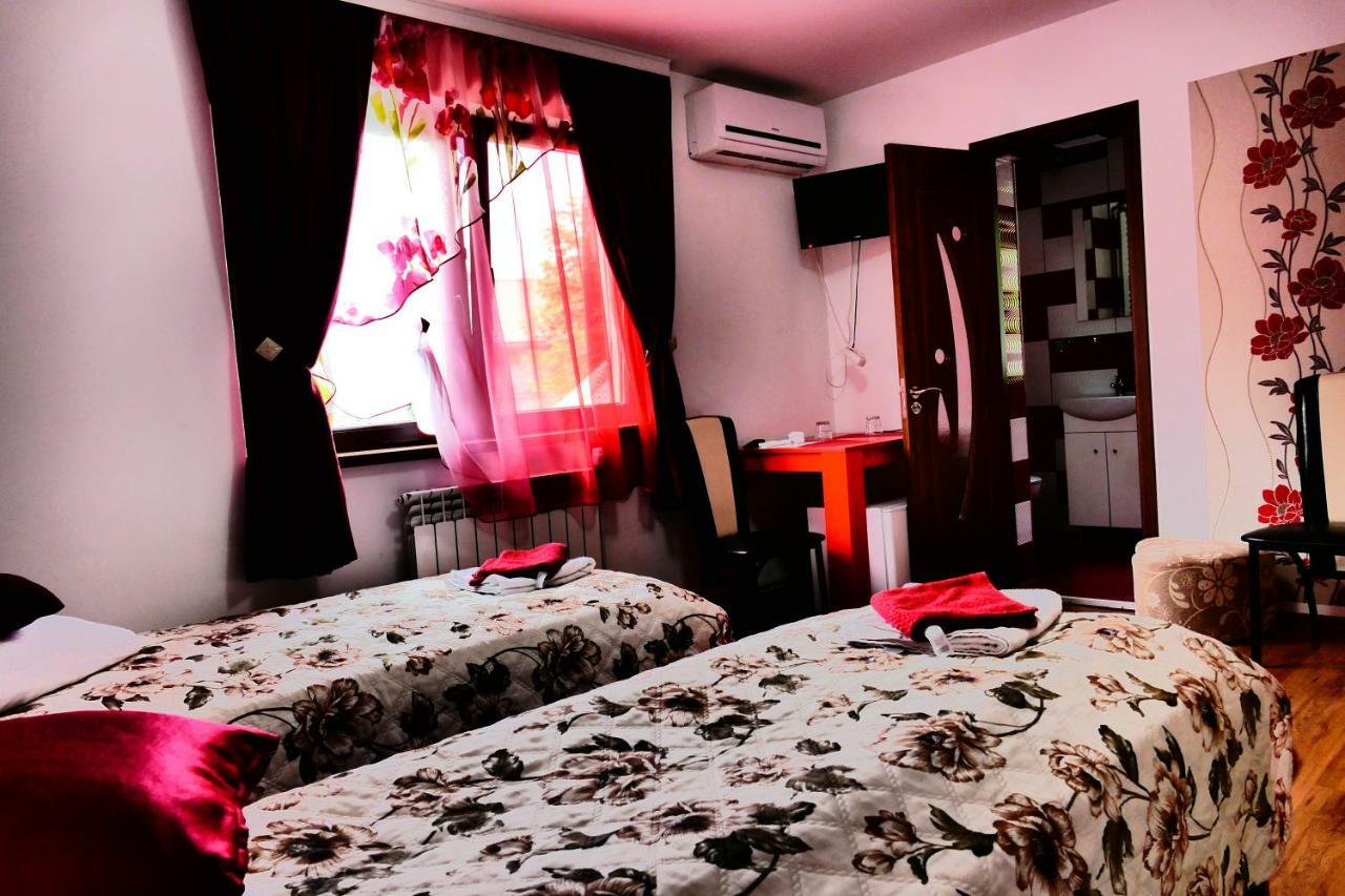 Hotel Pensiunea Roua Florilor Anina Exteriér fotografie