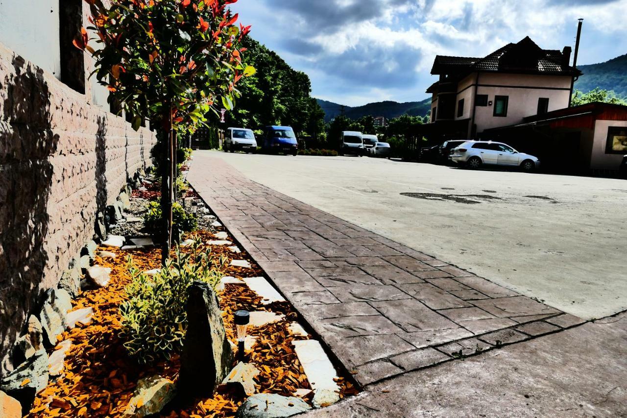 Hotel Pensiunea Roua Florilor Anina Exteriér fotografie