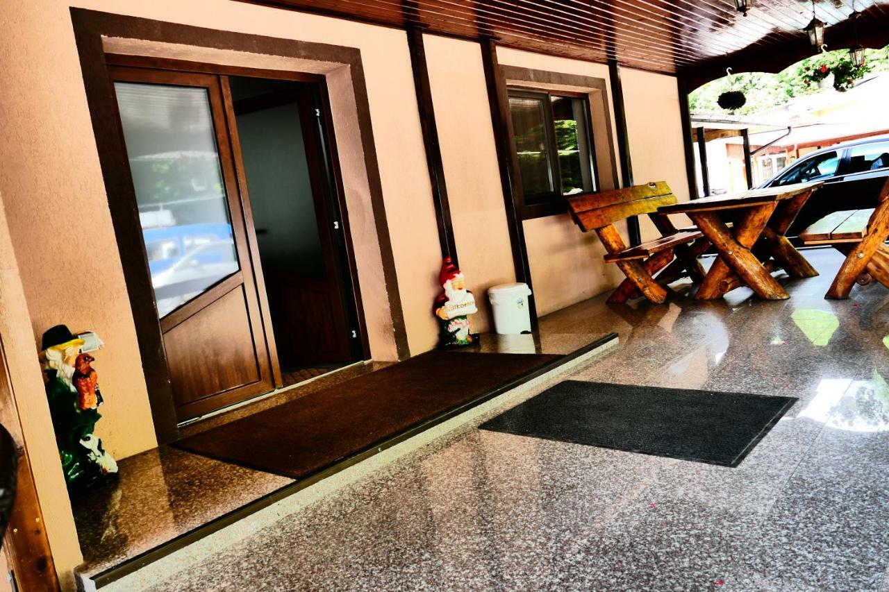 Hotel Pensiunea Roua Florilor Anina Exteriér fotografie