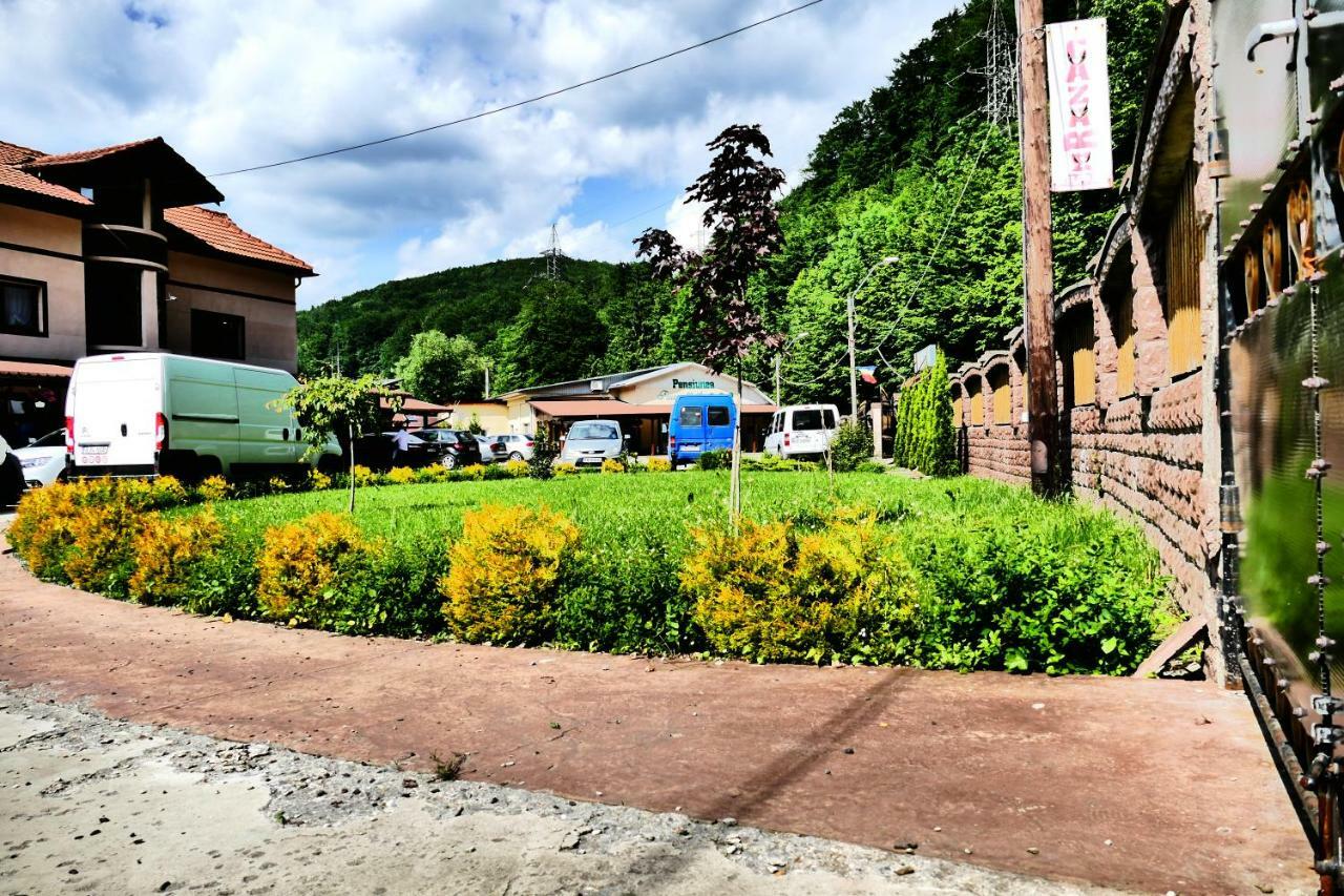Hotel Pensiunea Roua Florilor Anina Exteriér fotografie